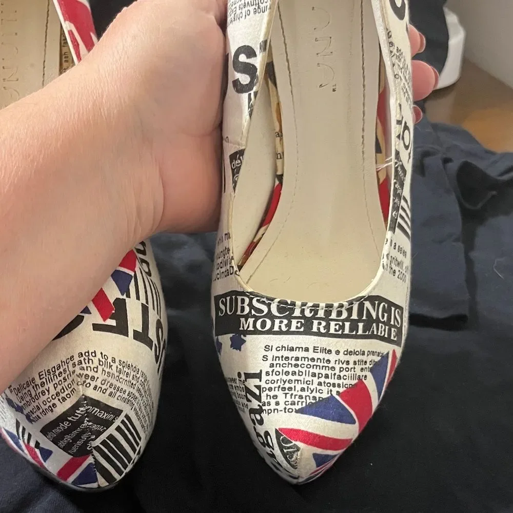 Liliana Newsprint Union Jack Platform Heels. Size 8.5 womens - Picture 8 of 9